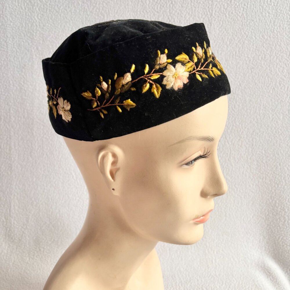 Antique Victorian Men's Hand Made Embroidered Smoking Cap - Picture 2 of 16
